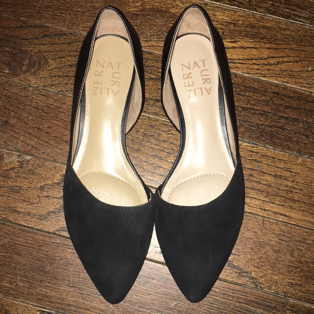 NEW— Naturalizer Samantha Flats- black suede